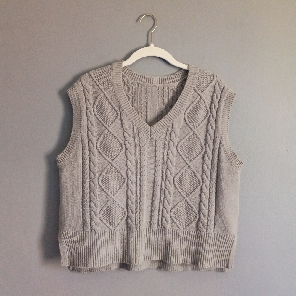 XL Grey Sleeveless V-neck Cable Knit Sweater Cotton Blend Slight Crop